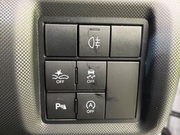 【スマートアシスト】走行中に前方の車両等を認識し、衝突しそうな時は警報とブレーキで衝突回避と被害軽減をアシスト。より安全にドライブをお楽しみいただけます。