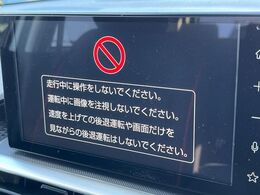 【9インチ　ディスプレイオーディオ】大画面ディスプレイへお持ちのスマートフォンと連携して、ナビやbluetoothでの音楽再生が可能です♪デザインはもちろん操作性も良好！別途ナビ機能の取付可能です♪