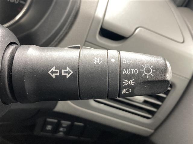 【オートライト（AUTO）】外の明るさをシステムが感知して、自動でヘッドライトが点灯します！ヘッドライトをつけ忘れを防ぐ便利機能です。