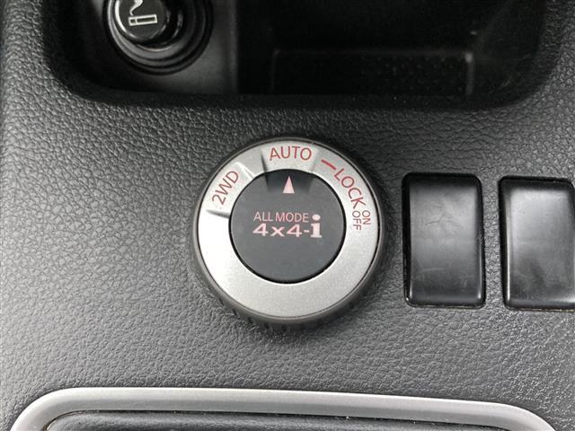 【4WD MODE/スイッチ】必要に応じてそれぞれのモードに切り替えていきます！悪路や高速道路などパワーが必要なところは4WDで！！街乗りなどは2WDで！！用途によって切り替えられて便利です♪