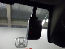 【ナビゲーション】　ナビを装備しております！インパネ内にスッキリとビルトイン装着されておりますので、運転時に視界の妨げになる事もありません。