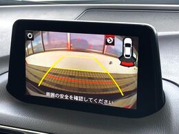 【バックカメラ】駐車時に後方がリアルタイム映像で確認できます。大型商業施設や立体駐車場での駐車時や、夜間のバック時に大活躍！運転スキルに関わらず、今や必須となった装備のひとつです！