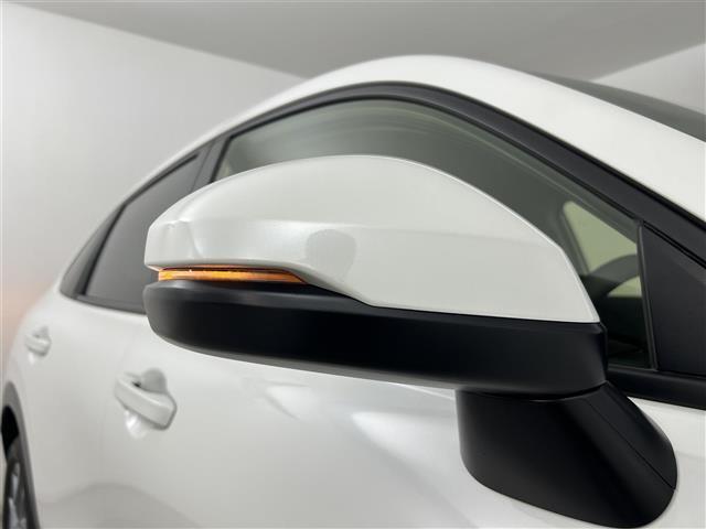 【　電動格納ウインカーミラー　】付いているだけで高級感のUPするウィンカー内臓サイドミラー♪もちろん見た目だけでなく、対向車からの視認性の向上につながり、安全度もUP♪