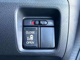 【パワースライドドア】スマートキーや運転席のスイッチでスライドドアの開閉が可能♪電動だから力を入れてドアを開ける必要が無く、小さいお子様でも、重い荷物を持っている時もラクに開け閉めできます♪