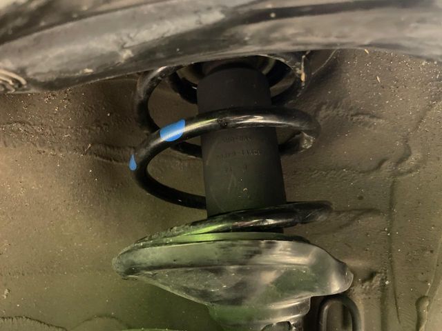 お車を安心してお乗りいただく為には、足回りの定期点検が欠かせません。サービスサポート（有償保証）では無料点検もご提供しており、安心のカーライフをお過ごしいただけるサポート体制が整っています。