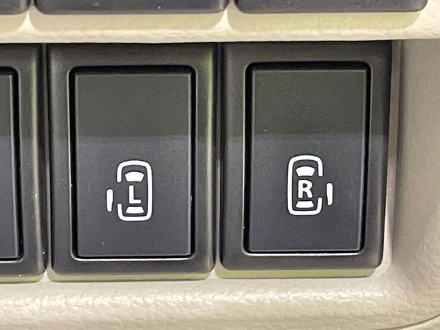 【両側パワースライドドア】スマートキーや運転席のスイッチで後席両側スライドドアの開閉が可能♪電動だから力を入れてドアを開ける必要が無く、小さなお子様でも簡単に開け閉めでき快適です♪