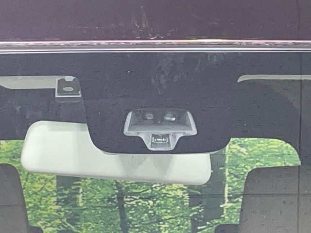 【スズキ　セーフティサポート】走行中に前方の車両等を認識し、衝突しそうな時は警報とブレーキで衝突回避と被害軽減をアシスト。より安全にドライブをお楽しみいただけます。