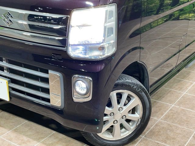 【HIDヘッドライト】非常に明るく前方を照らしてくれるので、悪天候や夜間の走行時も視界良好で安心してお乗りいただけます。