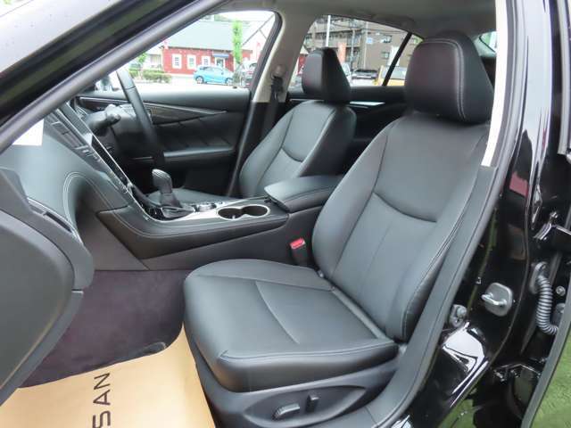 ご納車前にスタッフが入念に清掃し気持ちよく乗り出せるように致します。