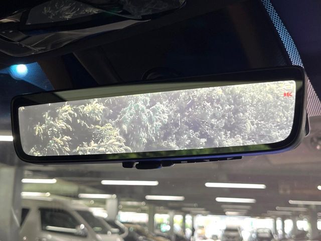 【デジタルインナーミラー】後席の大きな荷物や同乗者で後方が確認しづらい時でも安心！カメラが撮影した車両後方の映像をルームミラー内に表示。クリアな視界で状況の確認が可能です！
