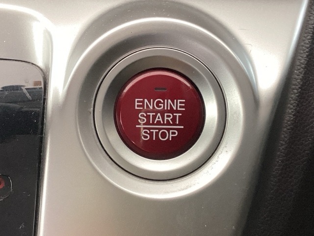 ワンプッシュでエンジンのスタート、ストップが出来て便利です。