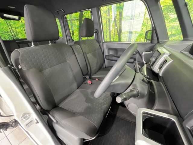 運転席シート廻りは使用感も少なく、良好な状態となっています。丁寧に使われていたことがよくわかりますね。