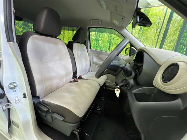 運転席シート廻りは使用感も少なく、良好な状態となっています。丁寧に使われていたことがよくわかりますね。