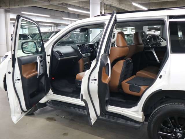 ご納車前のボディガラスコーティングも専門の業者が常駐しておりクオリティの高いコーティングを低価格にてご提供しております♪