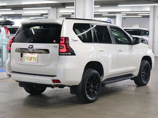 自社陸運局指定工場完備！国家資格車検検査員資格を持った整備士による整備。走行に関係のない所も不具合箇所があれば修理してお渡しいたします。