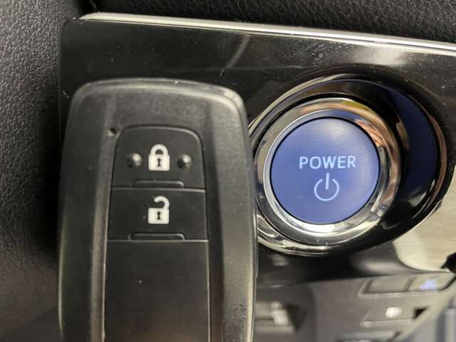 【　スマートキー＆プッシュスタート　】鍵を挿さずにポケットに入れたまま鍵の開閉、エンジンの始動まで行えます。
