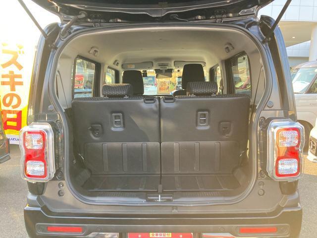 ラゲッジルームです。必要十分な広さで普段のお買い物程度の荷物はこれで十分です。