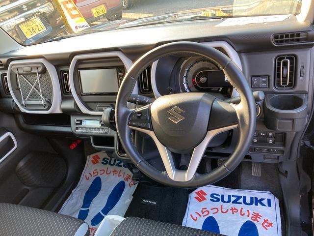 インパネ回りです。インパネシフト採用で足元空間が広々しています。広々とした空間は運転の疲れを軽減します♪