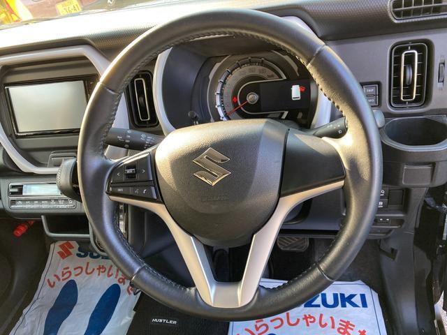 ハンドル回りです。触り心地の良い本革巻きステアリングホイール。