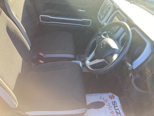 運転席回りは足元も広く、操作のしやすい！車内はいつも、スッキリ快適。