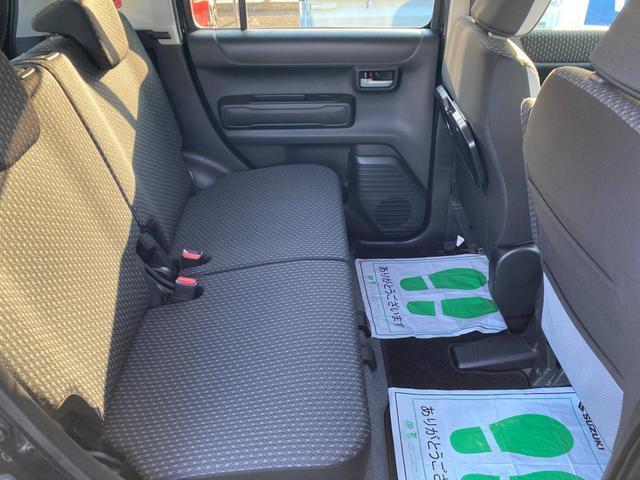 後部座席です。足元空間は広々しており、様々な場面で重宝します。