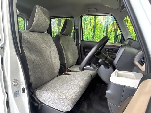 運転席シート廻りは使用感も少なく、良好な状態となっています。丁寧に使われていたことがよくわかりますね。