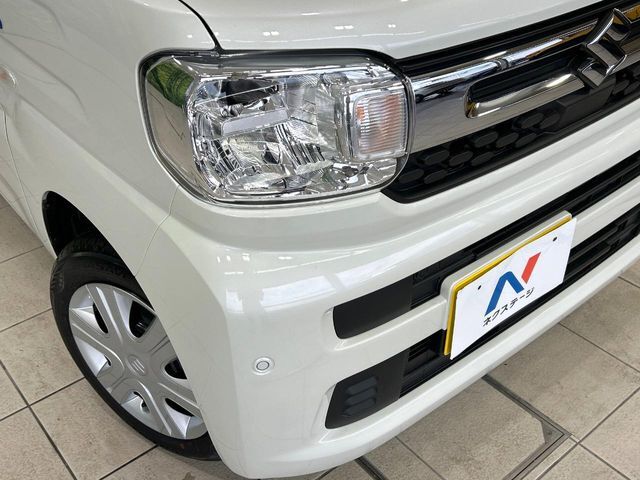 【LEDヘッドライト】悪天候や夜間走行時も良好な視界を確保し安心して運転できる高輝度LEDヘッドライトを装備！点灯速度が早く、消費電力も抑えられています。