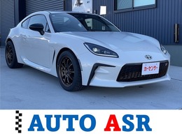AUTO ASRでは製作済み車両を屋内で保管しておりますのでご安心下さい！室内保管のためお車のコンディションも変わらず、雨天時でも、ゆっくりとお車をご覧いただけます！是非ご来店ください。