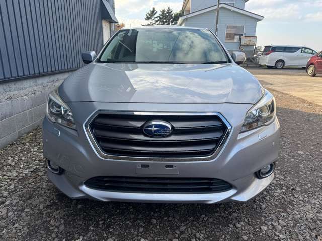 ☆約1000坪の広々展示場・グループ在庫100台以上の在庫数☆幅広いラインナップで、いろいろなタイプの車両をご覧いただけます！最適な1台がきっと見つかります。