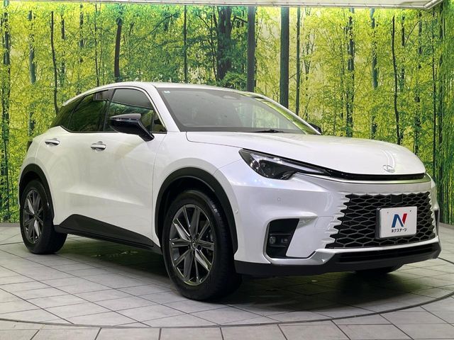 大好評のボディコーティング「弾スプラッシュコート」もご納車までに施工可能。通常のガラスコートと異なる、耐久年数6年の無機質ガラスコーティングが、ボディをキレイな状態に保ってくれます。