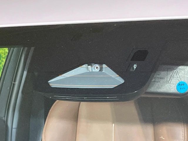 【トヨタセーフティセンス】走行中に前方の車両等を認識し、衝突しそうな時は警報とブレーキで衝突回避と被害軽減をアシスト。より安全にドライブをお楽しみいただけます。