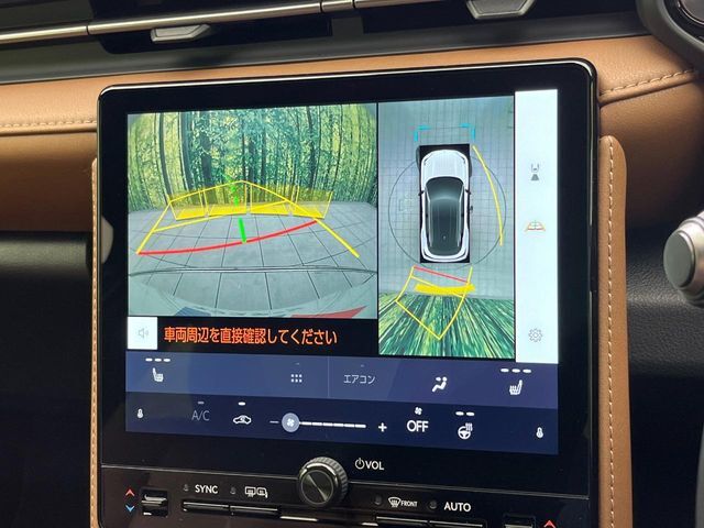 【パノラミックビューモニター】専用のカメラにより、上から見下ろしたような視点で360度クルマの周囲を確認することができます☆死角部分も確認しやすく、狭い場所での切り返しや駐車もスムーズに行えます。