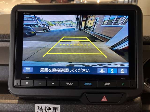 バックカメラももちろんついておりますので駐車時も後方が確認できて安心ですね！