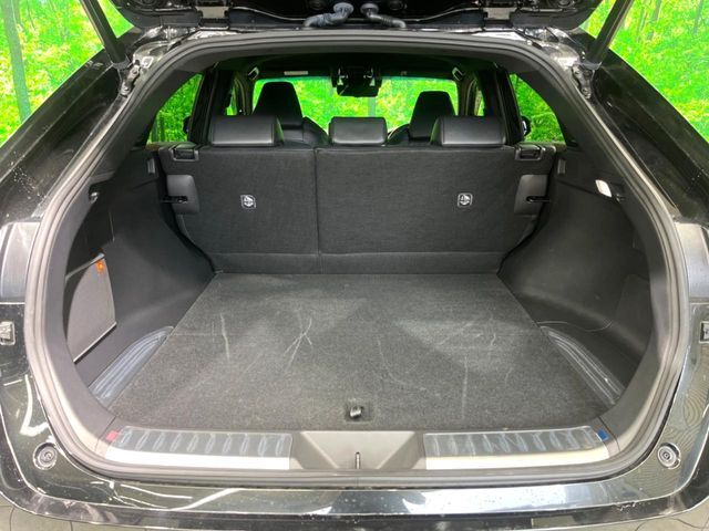 積み下ろしのしやすいデッキにはたっぷりと荷物を積み込んでいただけます。遊びから仕事まで、様々なシーンで頼れます♪