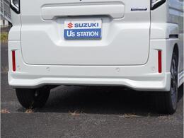 【リアパーキングセンサー】バンパーに付いたセンサーが障害物を検知。一定の距離に近づくとアラートで教えてくれます。狭い駐車スペースや車庫入れ時も安心です。