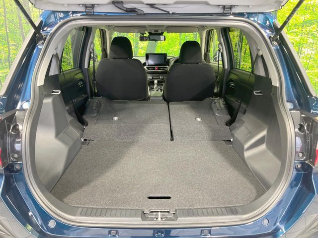 普段のお買い物や通勤、送迎等に十分な荷室スペースを確保しております。セカンドシートを倒すと、大きな荷物の積載も可能です♪