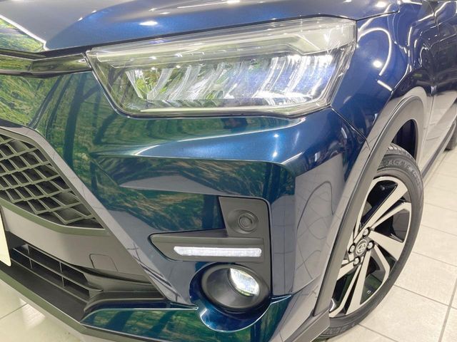 【シーケンシャルターンランプ付きLEDヘッドライト】人気の『流れるウィンカー』付きのLEDヘッドライトを装備♪高級感はもちろん、点灯時は存在感たっぷりで他車からも認識されやすく安心です。
