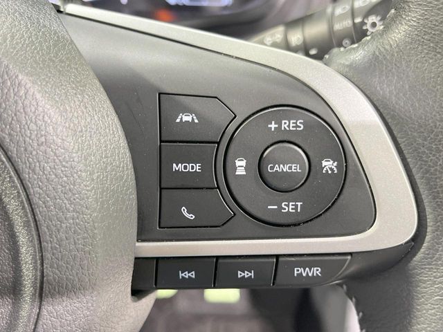 【アダプティブクルーズコントロール】高速道路での長距離走行が楽に！！自動で速度を保つクルーズコントロールが、衝突軽減システムと連携し、前方の車両を感知して車間を保つように速度調節してくれます！！