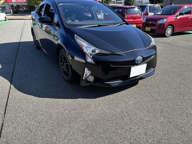 自社整備工場を併設しておりますので、納車前の整備やアフターサービスもお任せください。