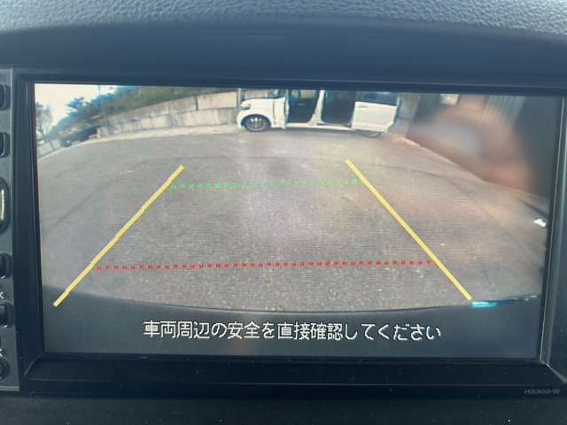 バックカメラモニター　駐車時、後進時も死角が減って思わぬ事故の防止にも役立ち、安心です♪