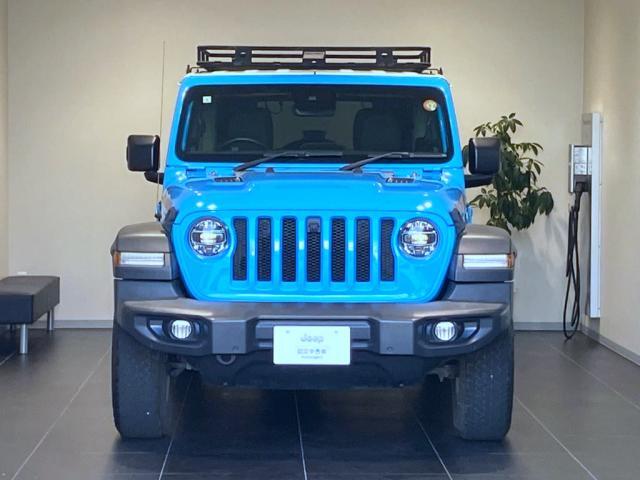 【フロントグリル】7スロットルグリルはJeep伝統の証です。SUVのみにこだわり続けている伝統あるJeep車へお乗り頂いてみてはいかがですか？