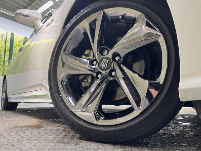 【純正18インチアルミホイール】外観にマッチした純正アルミホイールを装着しております。各種社外アルミホイールや、スタッドレスタイヤも取扱いしております。是非ご相談ください♪