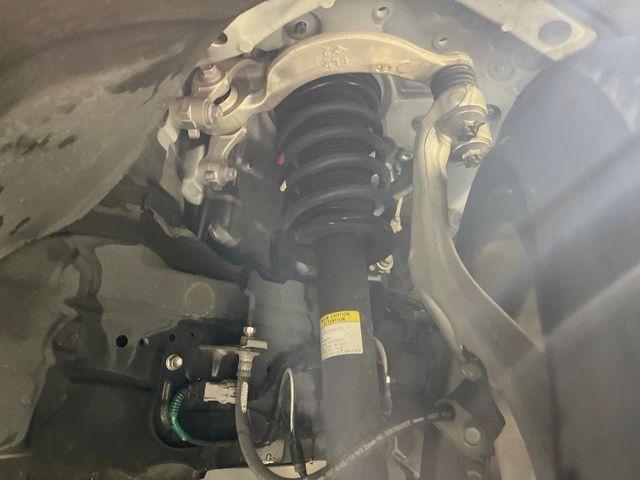 お車を安心してお乗りいただく為には、足回りの定期点検が欠かせません。サービスサポート（有償保証）では無料点検もご提供しており、安心のカーライフをお過ごしいただけるサポート体制が整っています。