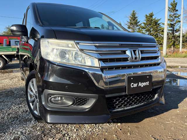 暗闇でも前方をくっきりと照らしてくれるライトです。夜の運転でも安心ですね。