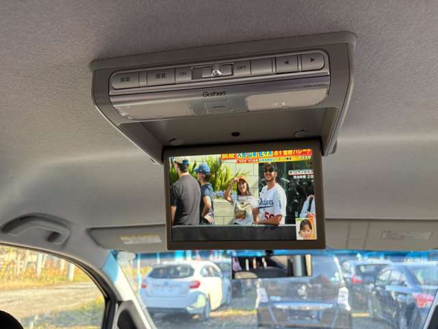 フリップダウンモニター！後部座席にお座りの方も大きなモニターでのTV視聴可能です！