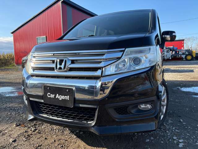 暗闇でも前方をくっきりと照らしてくれるライトです。夜の運転でも安心ですね。