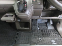 車内もクリーニング済みです。