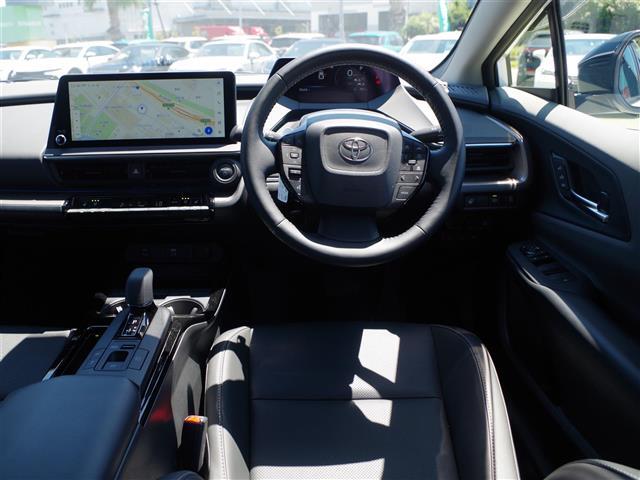 【運転席】座り心地が良いシートなので長時間の運転でも快適にお過ごしいただけます。新品のフロアマットのご注文も可能です。掲載箇所以外にご希望の写真がございましたらお気軽にお問い合わせ下さい。
