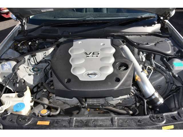 エンジンはノーマルエンジン型式VQ35DE（NEO）さいこう出力280ps（206kW）/6200rpmさいだいトルク37.0kg・m（363N・m）/4800rpm