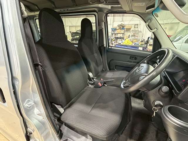 できる限り多くの情報掲出を心がけておりますが、遠方でご来店、現車確認の難しい方はお気軽にご連絡ください☆必要に応じて追加で画像をお送りすることも可能です！